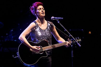 Casting-Talent aus Israel - Live-Bilder von Sharron Levy als Support von Bonnie Tyler in Mannheim 