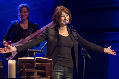 Nicht nur Cover - Gänsehaut: Livefotos von Carla Bruni aus der Hamburger Laeiszhalle 