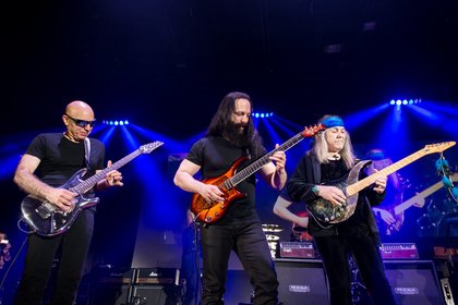 Gitarrenvirtuosen - Live-Fotos der G3 Tour mit Joe Satriani, John Petruccci und Uli Jon Roth in Offenbach 