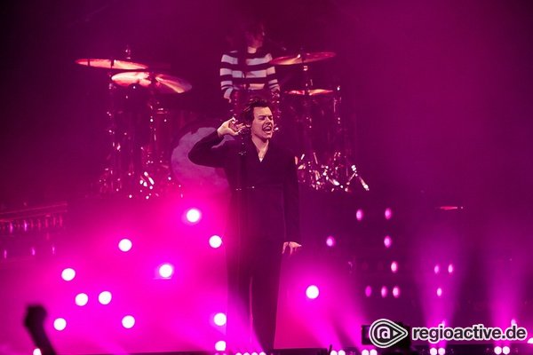 Mit viel nackter Haut - Harry Styles meldet sich mit neuer Single "Lights Up" zurück 