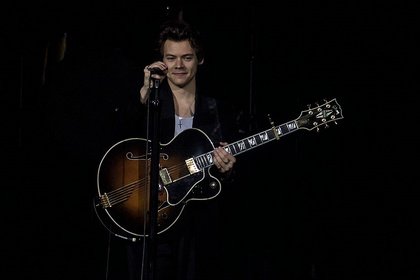 Eine neue Richtung - Stylish: Fotos von Harry Styles live in der SAP Arena in Mannheim 