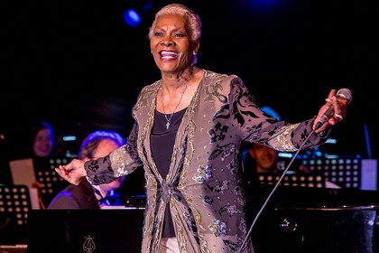 Mit Orchester - Diva: Live-Fotos von Dionne Warwick beim Musikmesse Festival Frankfurt 