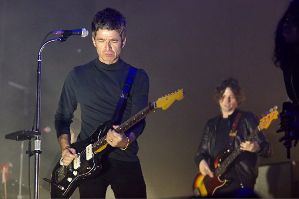 Typisch - Noel Gallagher live in Wiesbaden: mürrisch und musikalisch brillant 