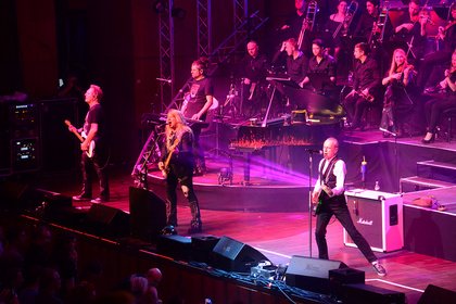 Abendfüllend - Live-Fotos von Rock Meets Classic im Rosengarten Mannheim 