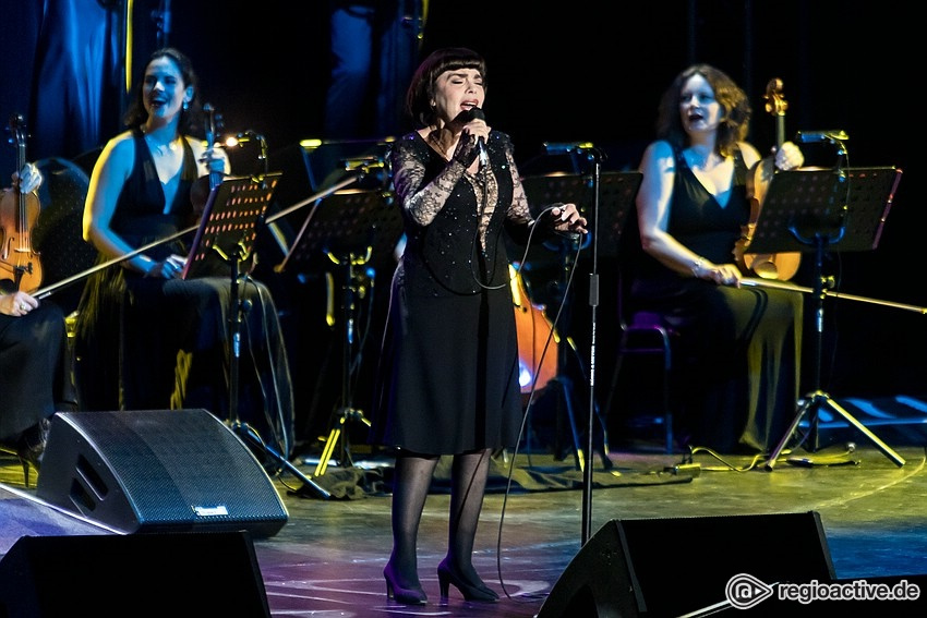 Live-Fotos von Mireille Mathieu in der Jahrhunderthalle ...