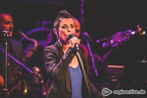 Perfekte Mischung alter und neuer Songs - Lisa Stansfield: begeisternde Pop-Soul-Party beim W-Festival in Frankfurt 