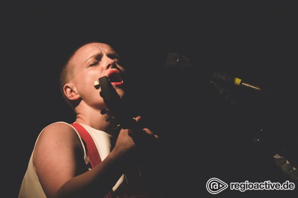 Sparsam - Ganz anders: Bilder von Wallis Bird live beim W-Festival in Frankfurt 