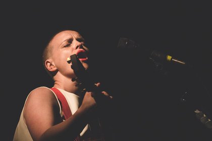 Sparsam - Ganz anders: Bilder von Wallis Bird live beim W-Festival in Frankfurt 