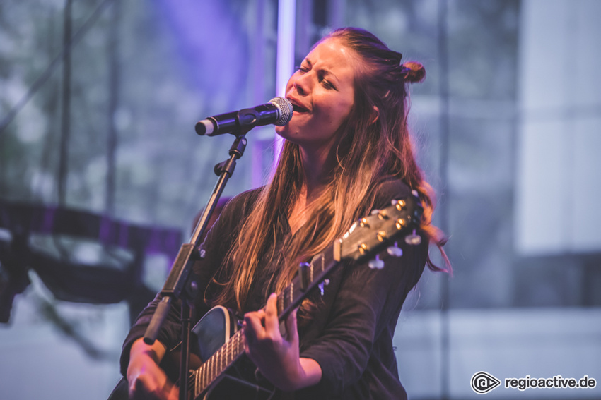 Fee (live beim Women of the World Festival, 2018)