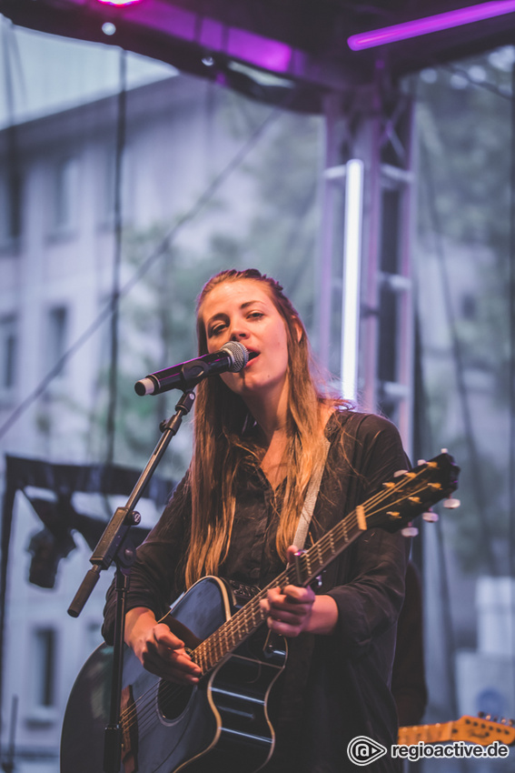 Fee (live beim Women of the World Festival, 2018)