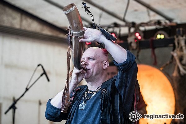 Vielstimmig - Mit Dudelsäcken: Bilder von Tanzwut live auf dem Spectaculum Worms 