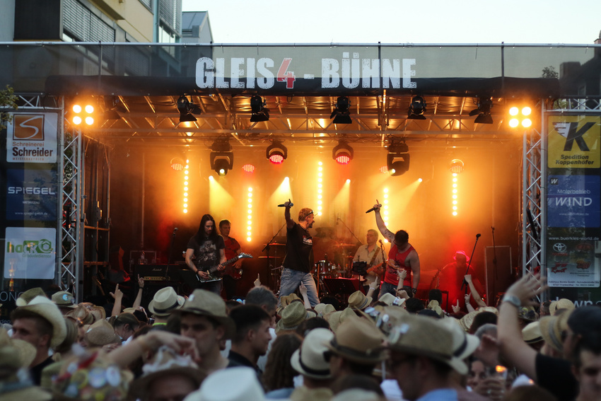 Die Gleis4-Bühne beim Strohhutfest (2017)