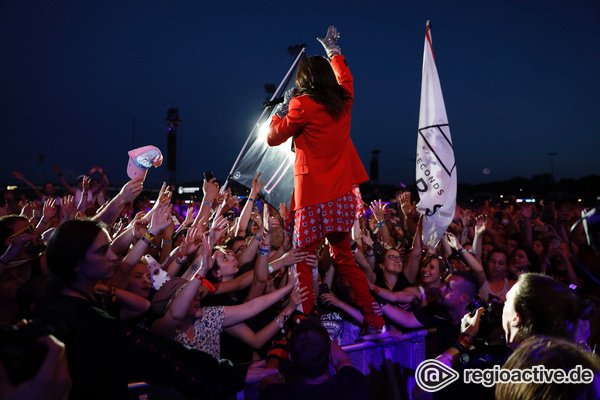 Wie eine Messe - Bunt: Live-Bilder von Thirty Seconds To Mars bei Rock im Park 2018 