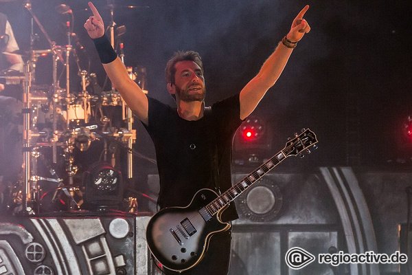 Im Rockhimmel - Geradlinig: Live-Bilder von Nickelback in der Frankfurt Festhalle 