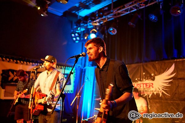 Pop-Rock mit Folk- und Souleinflüssen - Ausgelassener Pop: Bilder von StrangersandFriends live bei der Rockbuster Vorrunde 2018 in Ludwigshafen 