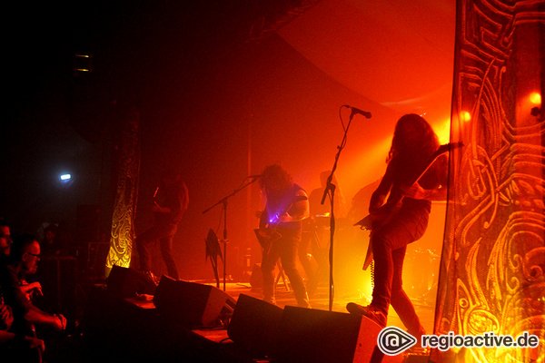 Düster - Die volle Dröhnung: Bilder von Wolves In The Throne Room live auf dem Maifeld Derby 2018 