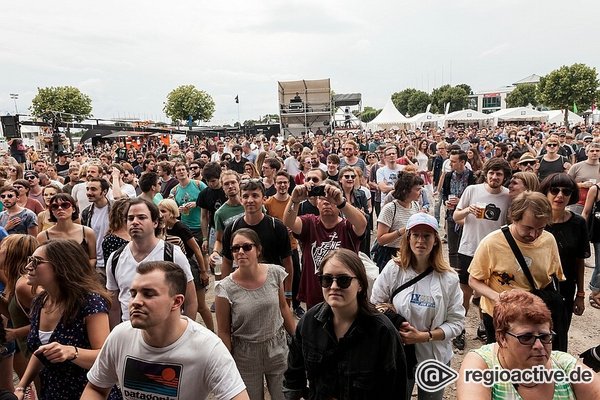 Rock im Freien - Countdown für das 11. Maifeld Derby mit Bilderbuch, Roy Bianco & Die Abbrunzati Boys und Caribou 