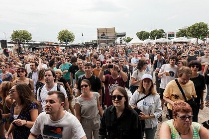 Rock im Freien - Countdown für das 11. Maifeld Derby mit Bilderbuch, Roy Bianco & Die Abbrunzati Boys und Caribou 