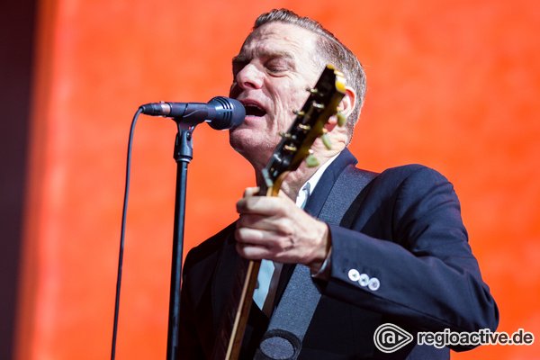 Sympathischer Auftritt - Bryan Adams: Live-Fotos des Kanadiers aus der SAP Arena in Mannheim 