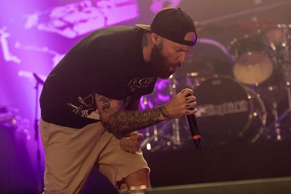 Nicht nur Fred hat Durst - Limp Bizkit live beim Zeltfestival Rhein-Neckar: Gute Stimmung trotz kurzer Spielzeit 