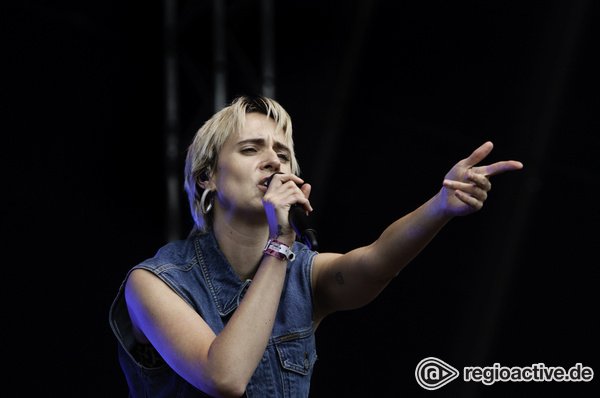 Elektronische Pop-Grooves - Leidenschaftlich: Fotos von Mø live auf dem Hurricane Festival 2018 