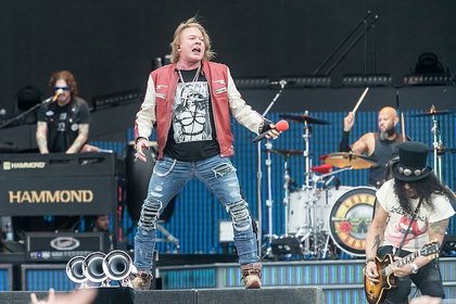 Frontmann zeigt Einsatz - Axl Rose krank: Guns N' Roses kürzen Show in Abu Dhabi 