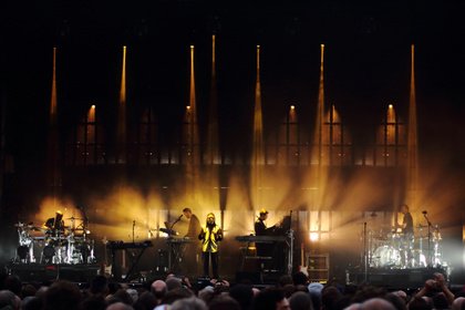 Die dunkle Seite - Schattenmänner: Fotos von Massive Attack live in der Zitadelle Berlin 