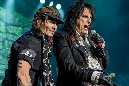 Whiskeytrinkende Blutsauger aus der Stadt der Engel - Hollywood Vampires lassen in Frankfurt feuchtfröhliche Zeiten wiederaufleben 