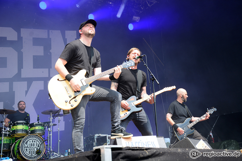 Massendefekt (live auf dem Happiness Festival, 2018)