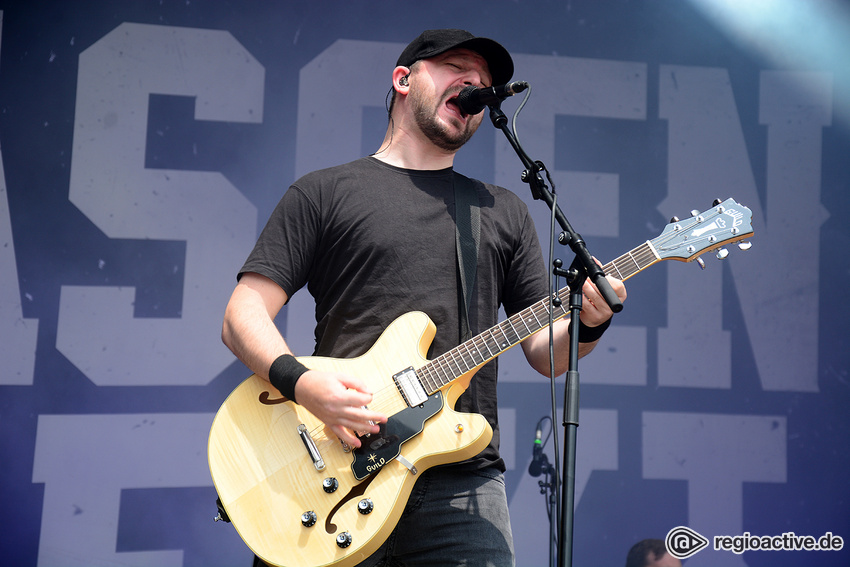 Massendefekt (live auf dem Happiness Festival, 2018)