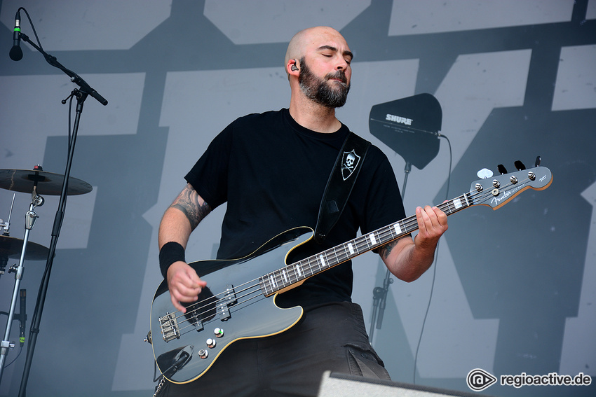 Massendefekt (live auf dem Happiness Festival, 2018)