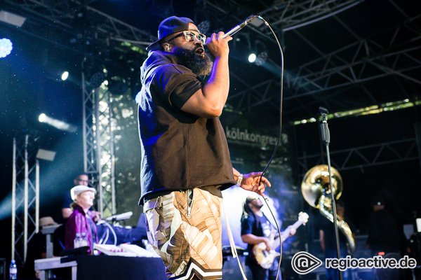 Gute Vibes - Rhythmisches Feuerwerk: Fotos von The Roots live im Kölner Tanzbrunnen 