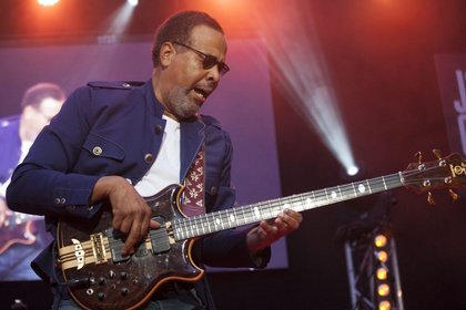 Bass vom Feinsten - Jazz-Funk-Virtuose: Live-Fotos von Stanley Clarke bei den Jazzopen Stuttgart 