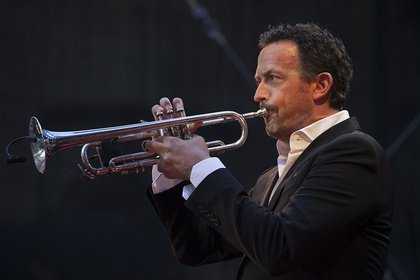 Gut leben - Der Trompeter: Live-Bilder von Till Brönner bei den Jazzopen Stuttgart 