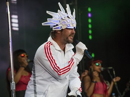 Stilistisch angepasst - Jamiroquai bringen die Jazzopen Stuttgart mit Groove zum Beben 