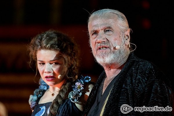 Düster - Nibelungen-Festspiele: Bilder des neuen Stücks "Siegfrieds Erben" live in Worms 