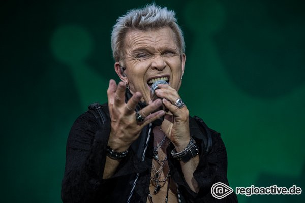 Entschlossen - Billy Idol: Fotos der 80er-Ikone live im Stadtpark Hamburg 