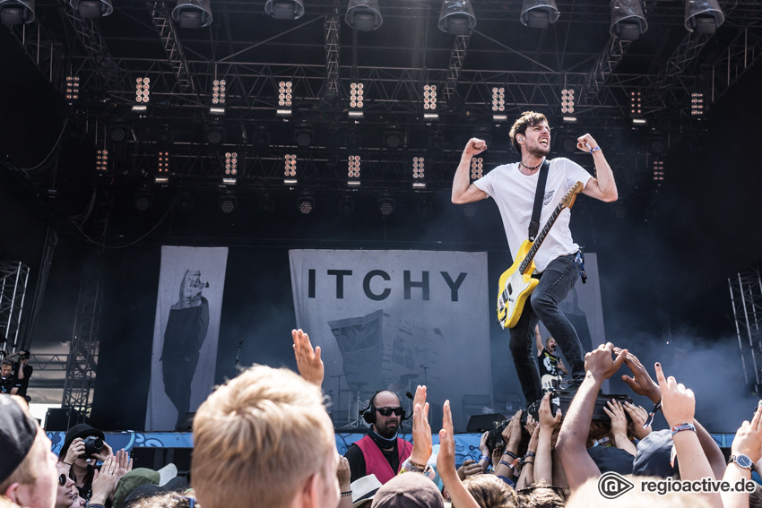 Itchy (live beim Deichbrand Festival 2018)