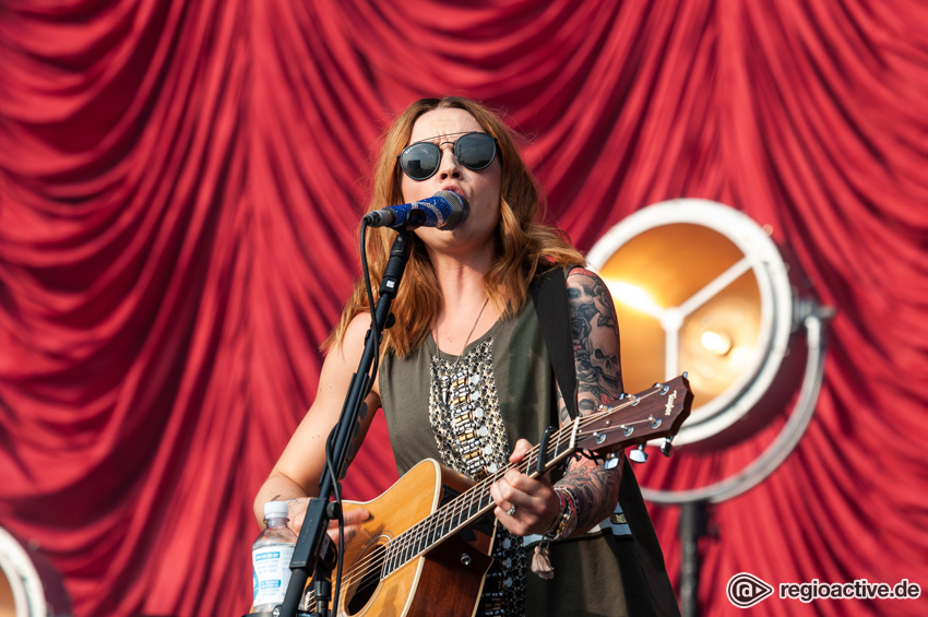 Amy MacDonald (live beim Deichbrand Festival 2018)