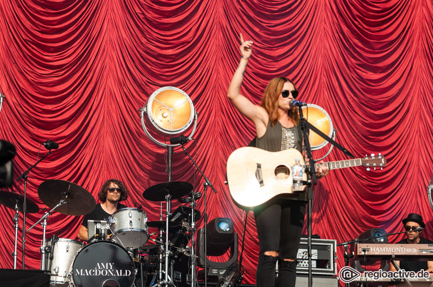 Amy MacDonald (live beim Deichbrand Festival 2018)