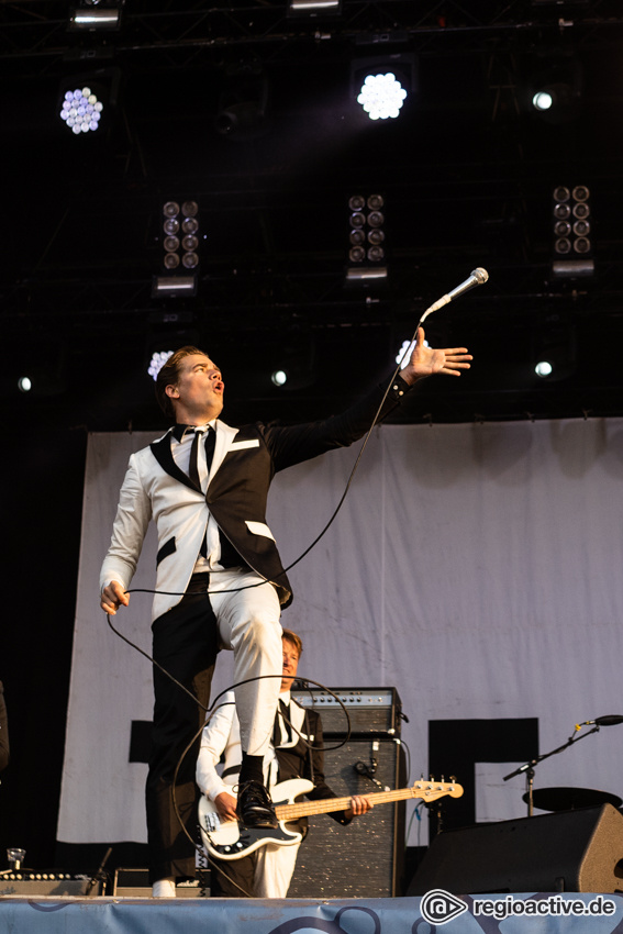 The Hives (live beim Deichbrand Festival 2018)