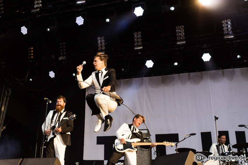 The Hives (live beim Deichbrand Festival 2018)