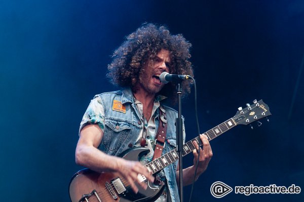 Lassen es krachen - Energiegeladen: Bilder von Wolfmother live beim Deichbrand Festival 2018 