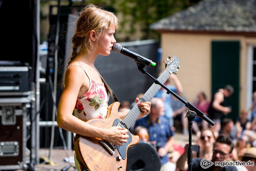 Alice Phoebe Lou (live beim Heimspiel Knyphausen, 2018)