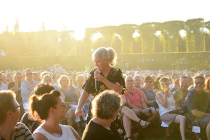 Frei Schnauze - Volksnah: Fotos von Ina Müller live bei Musik in Park in Schwetzingen 