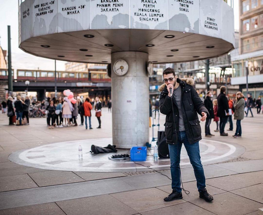 Erdem auf dem Berliner Alexanderplatz