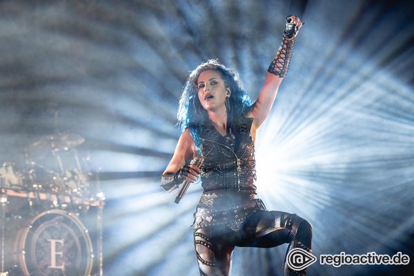 Immer wieder gern gesehen - Pompös: Bilder von Arch Enemy live beim Summer Breeze 2018 