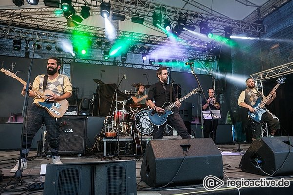 Weltlich - Vielfältig: Live-Bilder von Gasmac Gilmore bei Rock im Hinterland 2018 