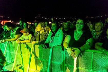 Ab vom Schuss - Friedlich: Impressionen vom Freitag beim Rock im Hinterland 2018 