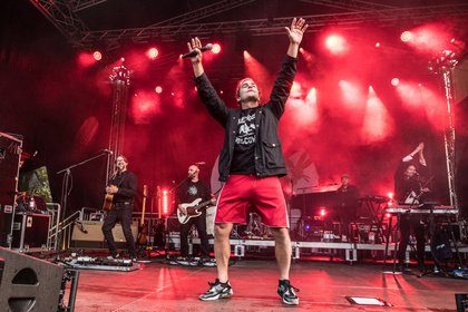 Deutsch-Pop gegen Rechts - Bosse: Live-Bilder seines mitreißenden Auftritts beim Jamel rockt den Förster 2018 